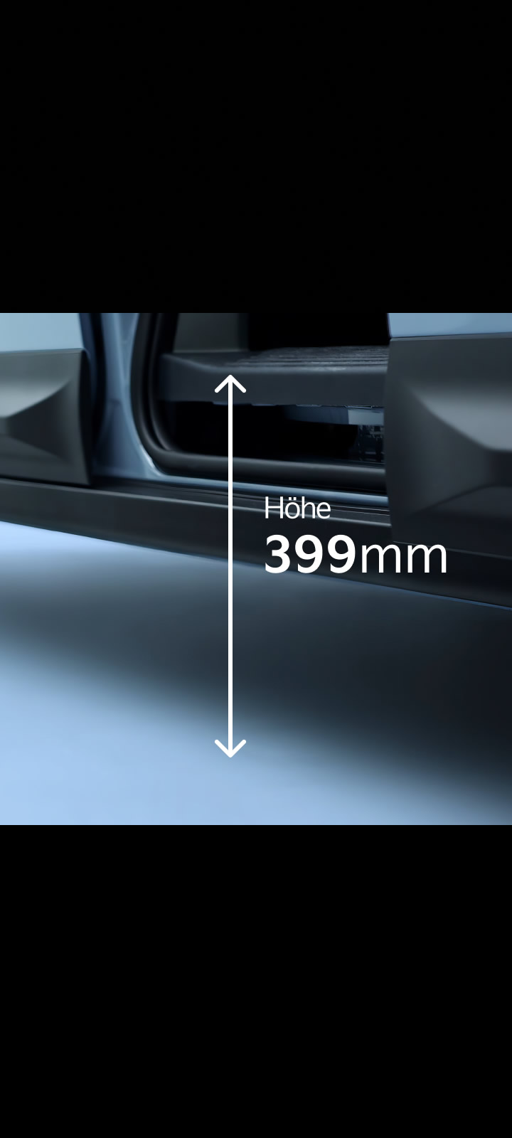 Nahaufnahme des niedrigen Einstiegs (399 mm) des Kia PV5 Passenger mit Schiebetür.